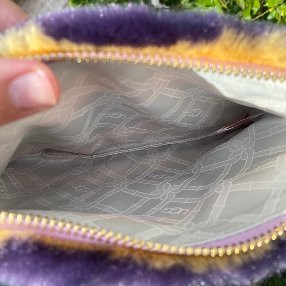 NWOT Ugg Medium Zip Mural Pouch - Picture 4 of 7